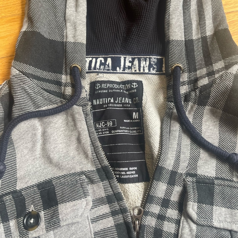 Nautica Gray and Black Lightweight Shirt Jacket with Hood - Picture 4 of 6